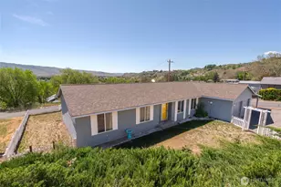 504 Ash St, Omak, WA 98841 - Photo 1