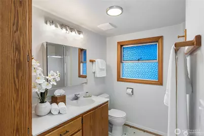 14026 Riviera Place NE, Seattle, WA 98125 - Photo 25