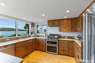 14026 Riviera Place NE, Seattle, WA 98125 - Photo 19