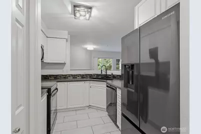 18501 SE Newport Way #H136, Issaquah, WA 98027 - Photo 13