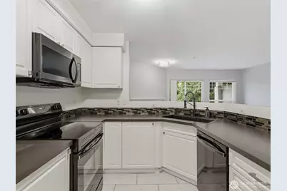 18501 SE Newport Way #H136, Issaquah, WA 98027 - Photo 7