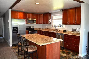 8611 Vistarama Ave, Everett, WA 98208 - Photo 9