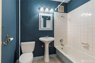 321 Boylston Ave E, Seattle, WA 98102 - Photo 17