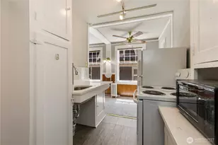 321 Boylston Ave E, Seattle, WA 98102 - Photo 11