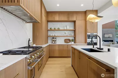 10411 NE 17th Street, Bellevue, WA 98004 - Photo 9