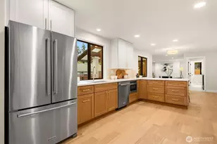 13400 SE 56th Pl, Bellevue, WA 98006 - Photo 9