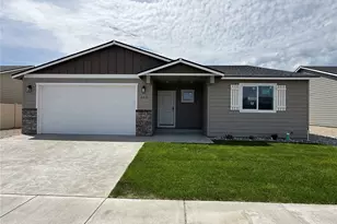 202 Salmon Dr, Wenatchee, WA 98801 - Photo 1
