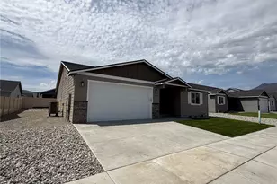 202 Salmon Dr, Wenatchee, WA 98801 - Photo 3