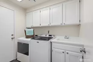 2001 Mill Pointe Dr SE, Mill Creek, WA 98012 - Photo 11