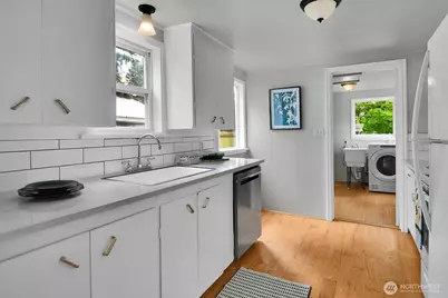 14339 Ashworth Avenue N, Seattle, WA 98133 - Photo 7