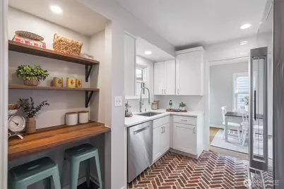 5232 38th Avenue NE, Seattle, WA 98105 - Photo 9
