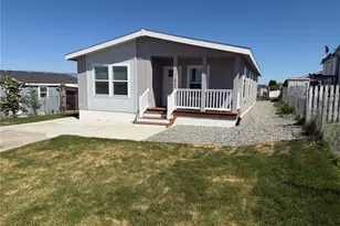 402 Maple Ave, Sunnyside, WA 98944 - Photo 1