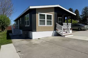 402 Maple Ave, Sunnyside, WA 98944 - Photo 1