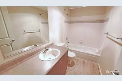 215 9th Street #D201, Kirkland, WA 98033 - Photo 3