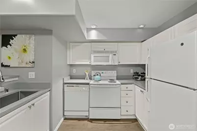 3318 30th Avenue SW #B409, Seattle, WA 98126 - Photo 7