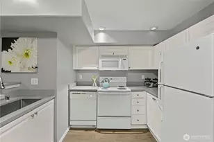 3318 30th Ave SW, Seattle, WA 98126 - Photo 7