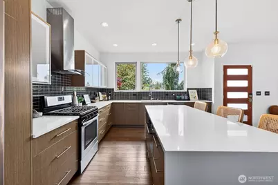 6320 36th Avenue SW, Seattle, WA 98126 - Photo 5