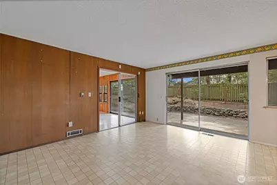 6323 89th Avenue W, University Place, WA 98467 - Photo 17