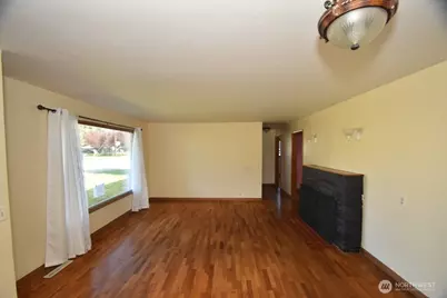 614 S Pine Street, Burlington, WA 98233 - Photo 5
