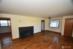 614 S Pine St, Burlington, WA 98233 - Photo 3