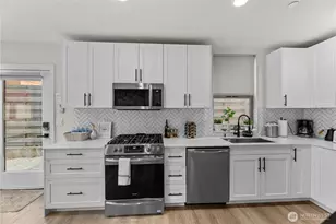 1118 16th Ave, Seattle, WA 98122 - Photo 9