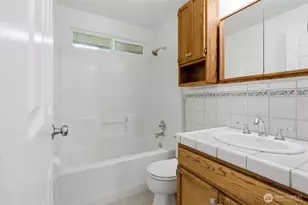 1013 NE 126th St, Seattle, WA 98125 - Photo 15