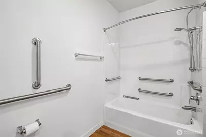 121 12th Avenue E #406, Seattle, WA 98102 - Photo 15