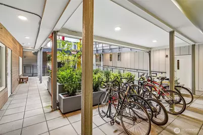 121 12th Avenue E #406, Seattle, WA 98102 - Photo 21