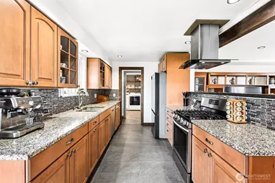 10402 Douglas Drive SW, Lakewood, WA 98499 - Photo 3