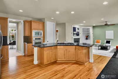 323 239th Ct SE, Sammamish, WA 98074 - Photo 17