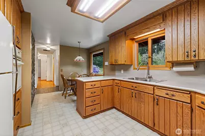 12915 412th St E, Eatonville, WA 98328 - Photo 7