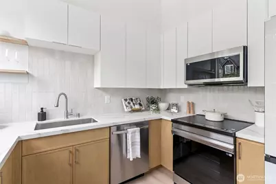 8863 Midvale Avenue N #F, Seattle, WA 98103 - Photo 9