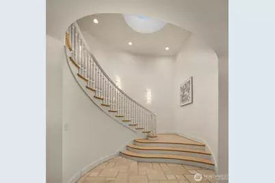 7 10th Avenue, Kirkland, WA 98033 - Photo 3