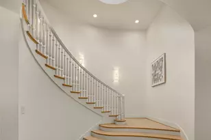 7 10th Ave, Kirkland, WA 98033 - Photo 3