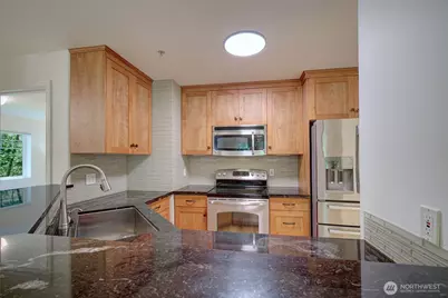 18501 SE Newport Way #J238, Issaquah, WA 98027 - Photo 7