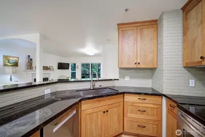 18501 SE Newport Way #J238, Issaquah, WA 98027 - Photo 9