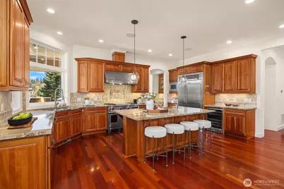 9750 SE 5th Street, Bellevue, WA 98004 - Photo 15