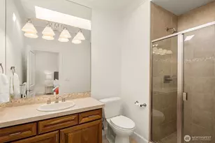 9750 SE 5th St, Bellevue, WA 98004 - Photo 29