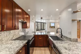 2621 2nd Ave, Seattle, WA 98121 - Photo 5