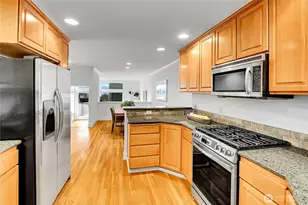 815 2nd Ave N, Seattle, WA 98109 - Photo 17