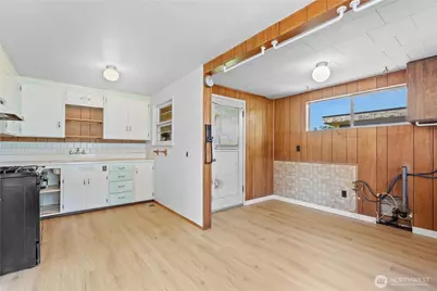 3331 Phillips Avenue, Bremerton, WA 98310 - Photo 7