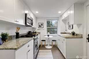 117 John St, Seattle, WA 98109 - Photo 11