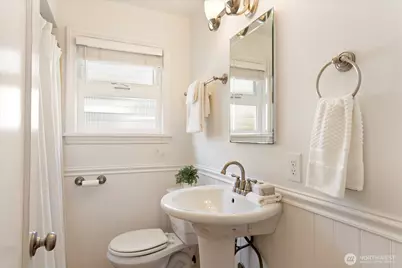 8311 19th Avenue NW, Seattle, WA 98117 - Photo 19