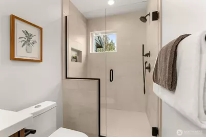 358 N 74th Street, Seattle, WA 98103 - Photo 7