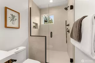 358 N 74th St, Seattle, WA 98103 - Photo 7