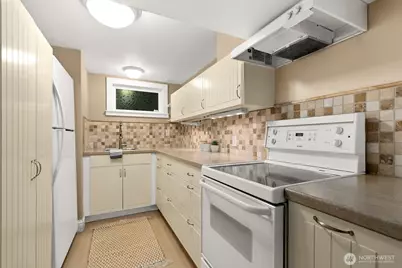 2568 28th Avenue W, Seattle, WA 98199 - Photo 27
