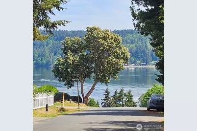 3827 Roosevelt Street NE, Bremerton, WA 98311 - Photo 3