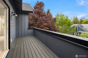 7060 Cleopatra Pl NW, Seattle, WA 98117 - Photo 21