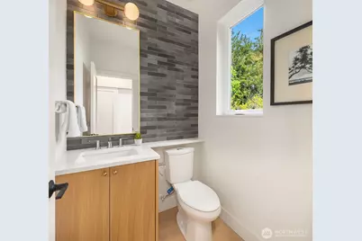 7060 Cleopatra Place NW, Seattle, WA 98117 - Photo 15