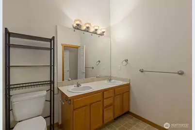 10520 Whitman Avenue N #E, Seattle, WA 98133 - Photo 9
